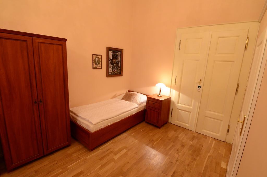Pension Karlova Прага Экстерьер фото